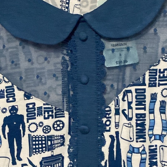 TORRID BBC DR.WHO WO SIZE 2(2X)DRESS BLUE PETER PAN COLLAR SHEER INSET BUTTONS - Picture 6 of 12